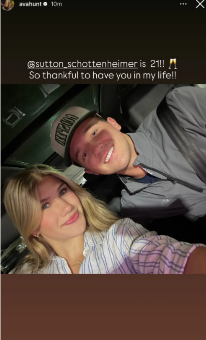 Chiefs heiress Ava Hunt’s Cowboys selfie stirs buzz