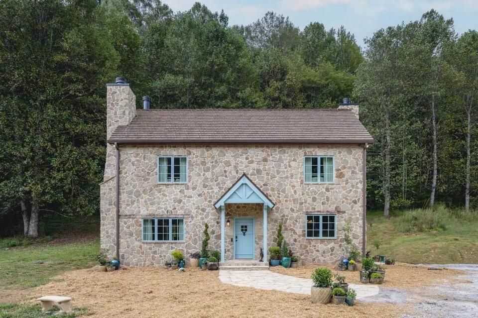 A movie cottage comes to life in Georgia