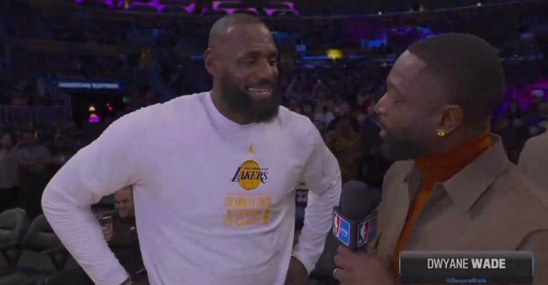 LeBron & Wade reunite courtside before the game tonight