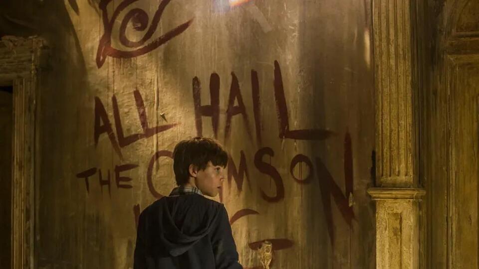 Dark Tower Drama: King Fans Divided! 🎬