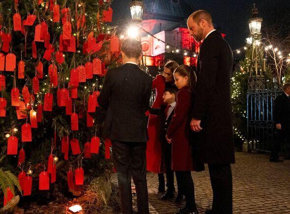 Kate & William Drama at Xmas Carol 🎄