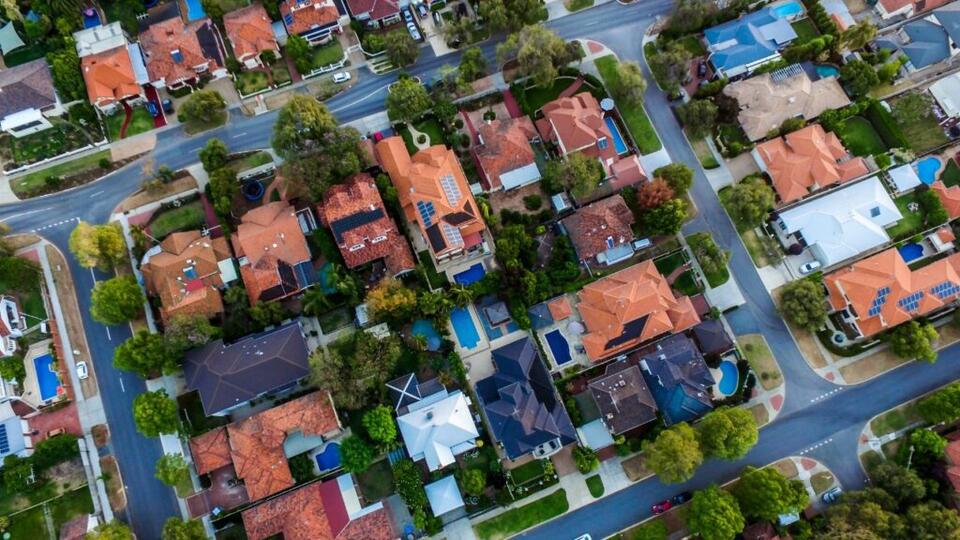 Should You Buy a House in 2025? Read This First