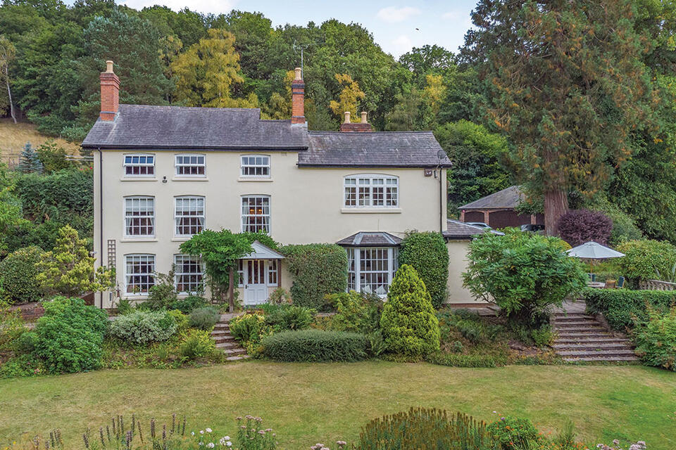 Dream homes with stunning wildlife ponds