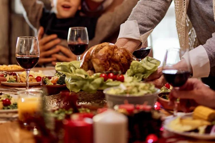 Thanksgiving Dinner Drama: Family Chaos
