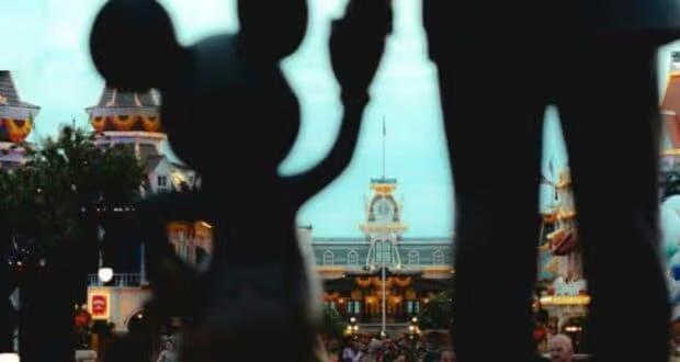 Disney Water Park Shuts Down for Thanksgiving!