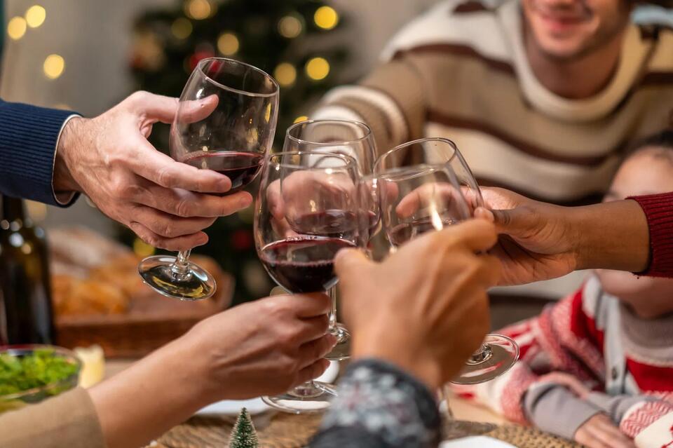 Thanksgiving dinner drama sparks big debate