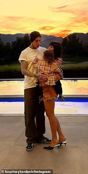 Kourtney’s Thanksgiving Fam Photo Drop 🍂