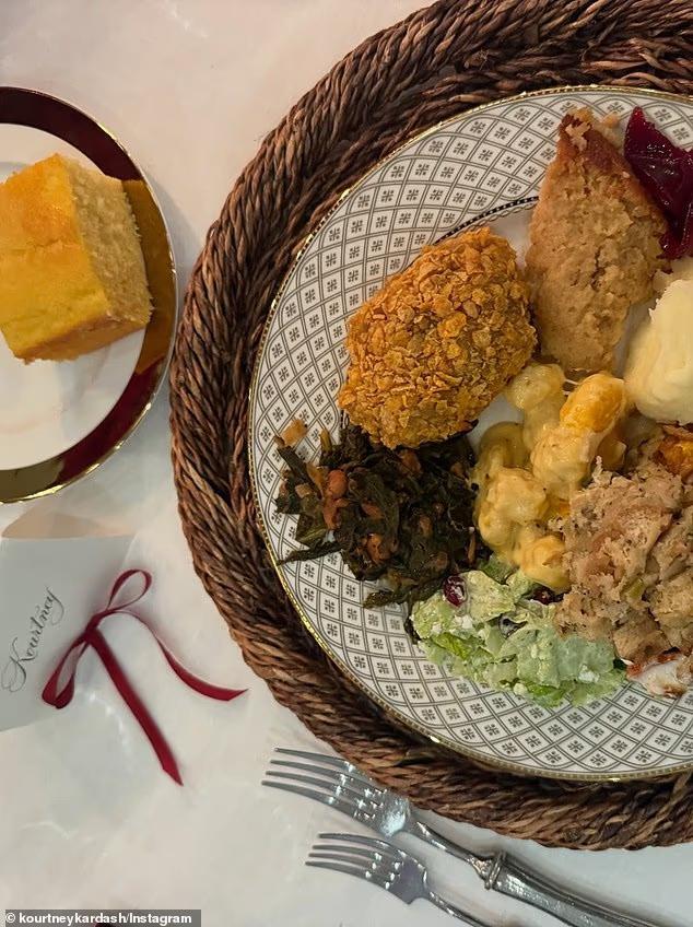 Kourtney’s Thanksgiving Fam Photo Drop 🍂