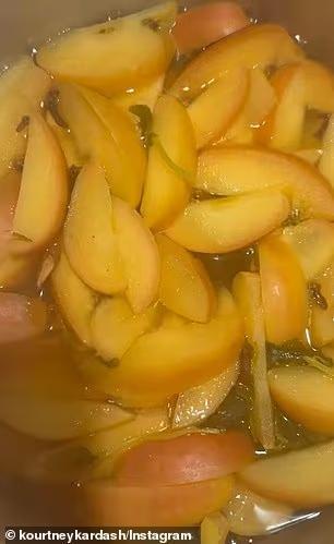 Kourtney’s Thanksgiving Fam Photo Drop 🍂