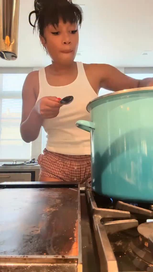 Megan’s Mac & Cheese Has Klay KO’d 😂