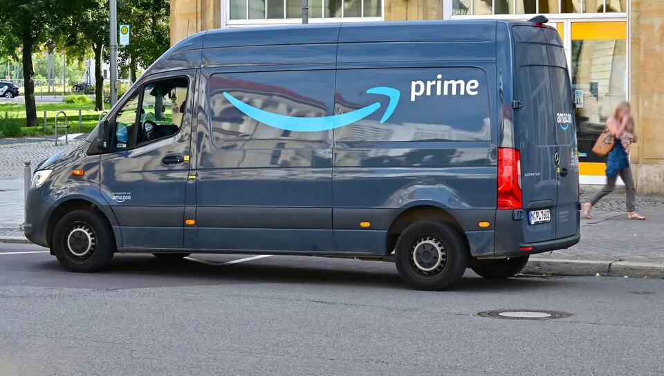 Amazon’s New Delivery Vans: Quieter, Greener, Faster!