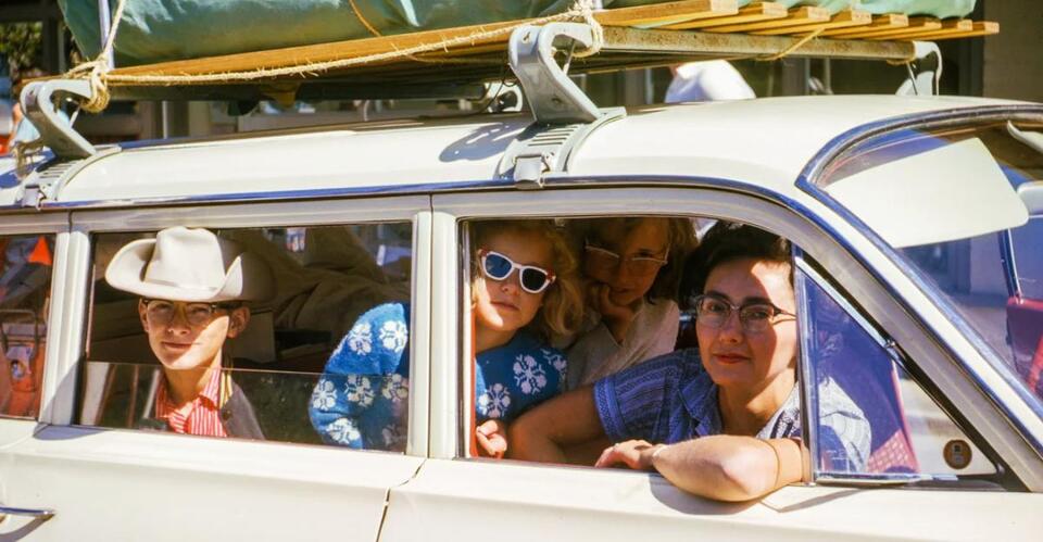 Sibling Drama in Vintage Road Trips 🚗