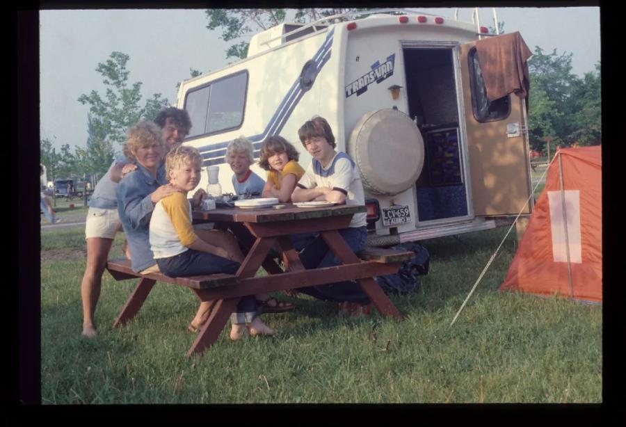 Sibling Drama in Vintage Road Trips 🚗