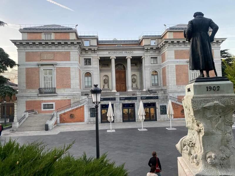 Prado VIP Tour Drama: Mona Lisa Showdown 🎨