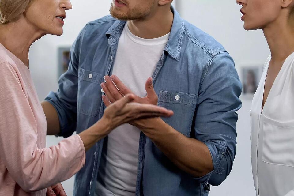 Christmas family drama: Who gets Christmas Eve?