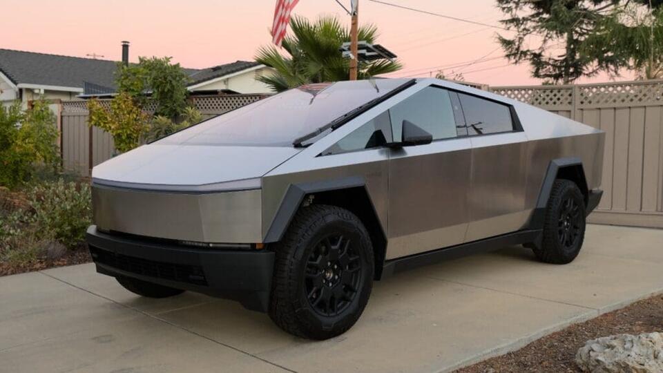 Cybertruck Flippers in Panic Mode