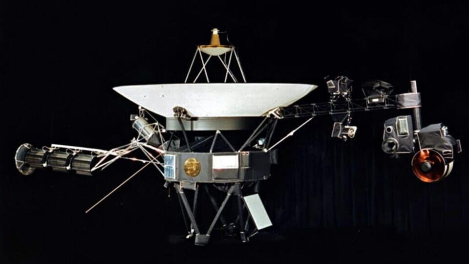 Voyager 1 Hits a 'Hot Wall' at Solar System's Edge