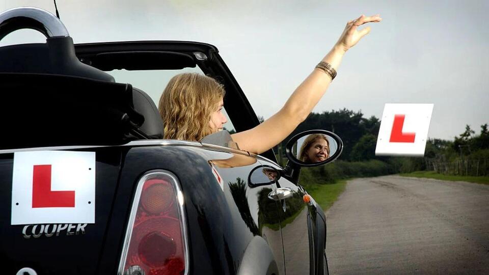 Hannah’s Car Fail Sparks TikTok Debate 🚗