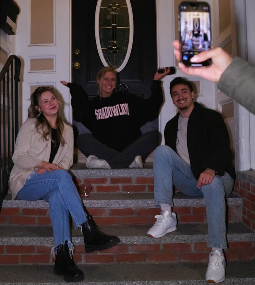 Boston’s stoop dates are shaking up love