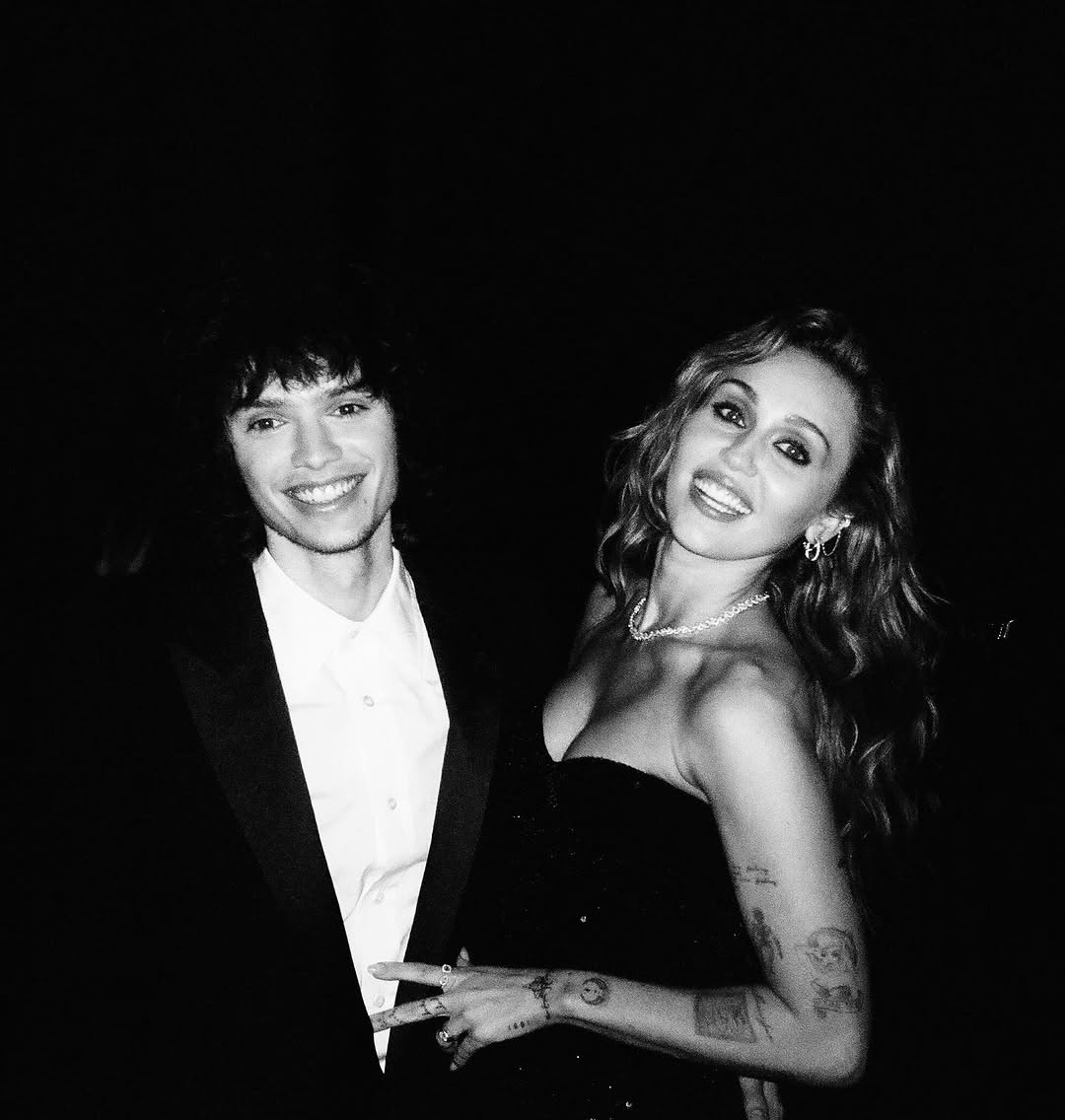 Miley Cyrus 💍 Engaged to Maxx Morando?!