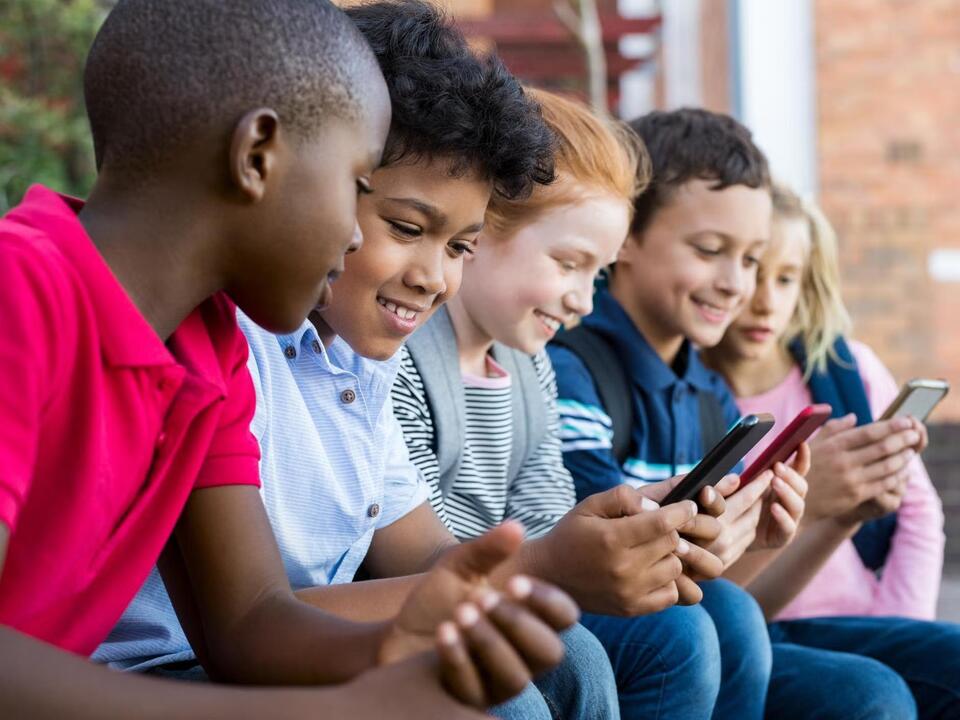 Should Schools Ban Phones for Better Focus?