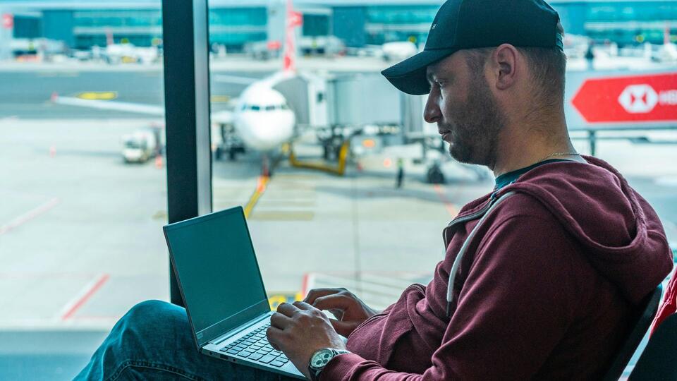 Stranded at the Gate? Here’s Your Hotel Hack