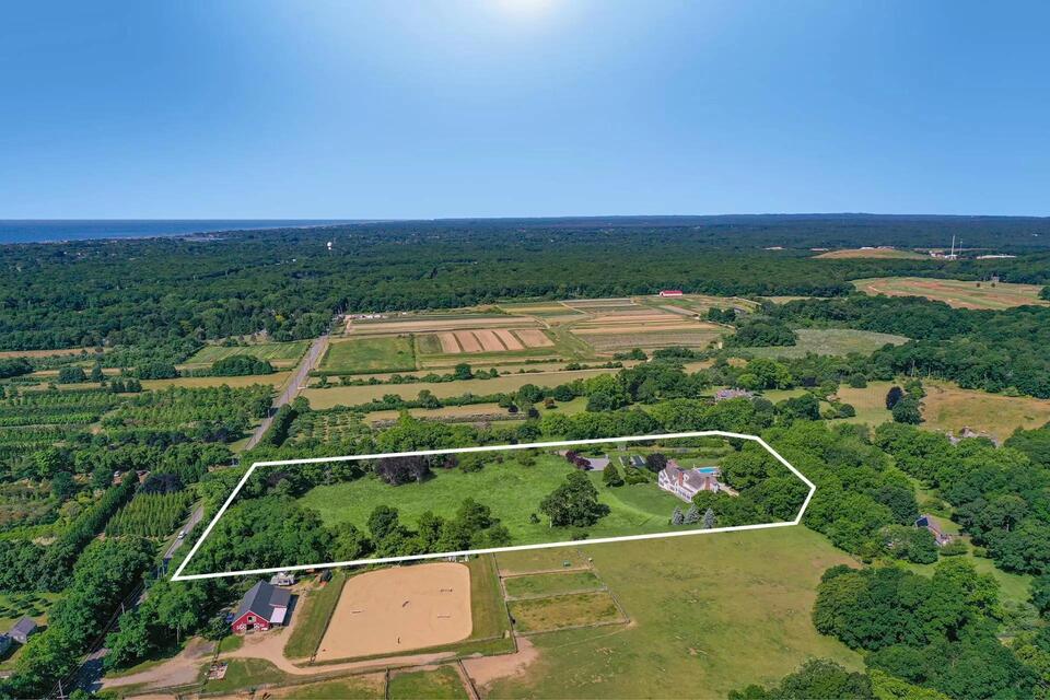 Alec Baldwin hikes Hamptons estate price