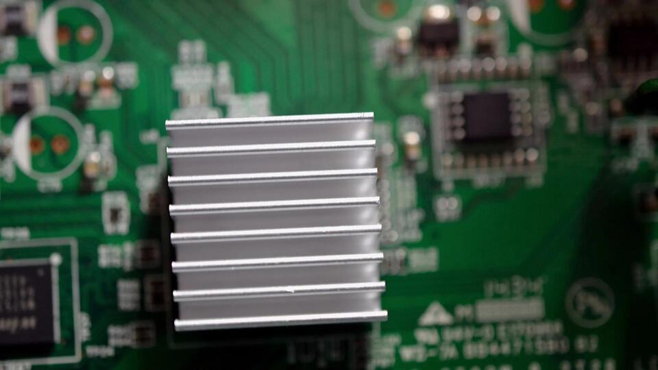 AI Chip Wars: Who Wins the Memory Shortage?