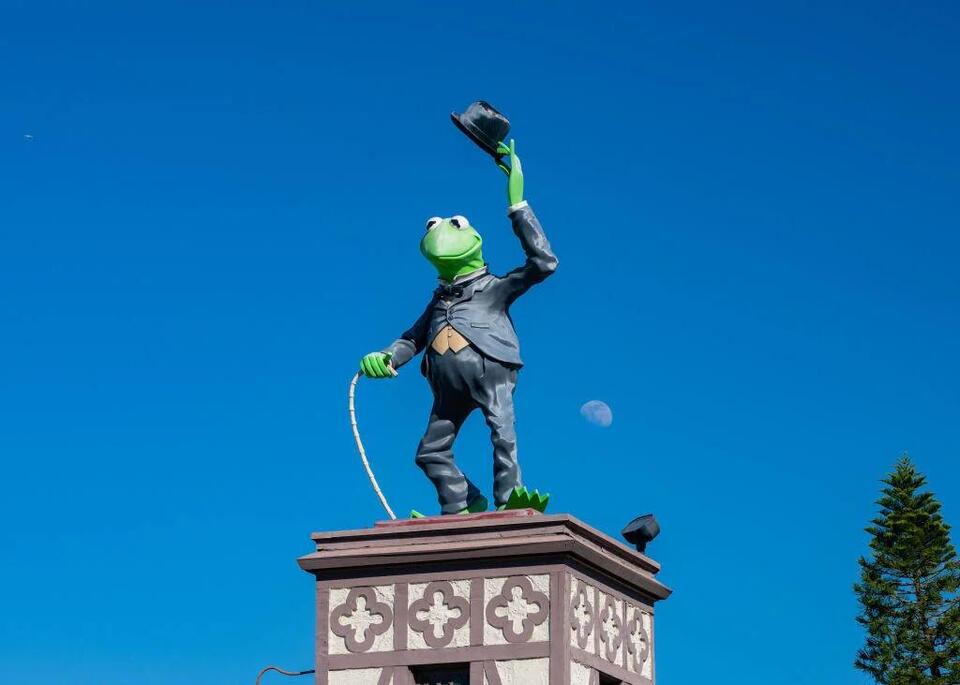 Kermit Statue Drama: Henson Family Split? 🐸