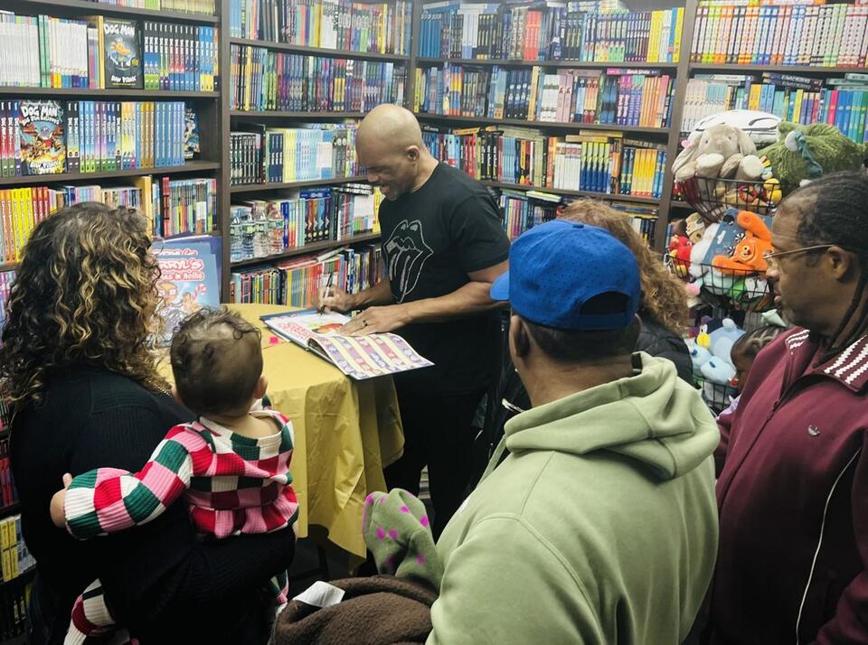 Run-DMC legend brings holiday spirit to Bay Ridge