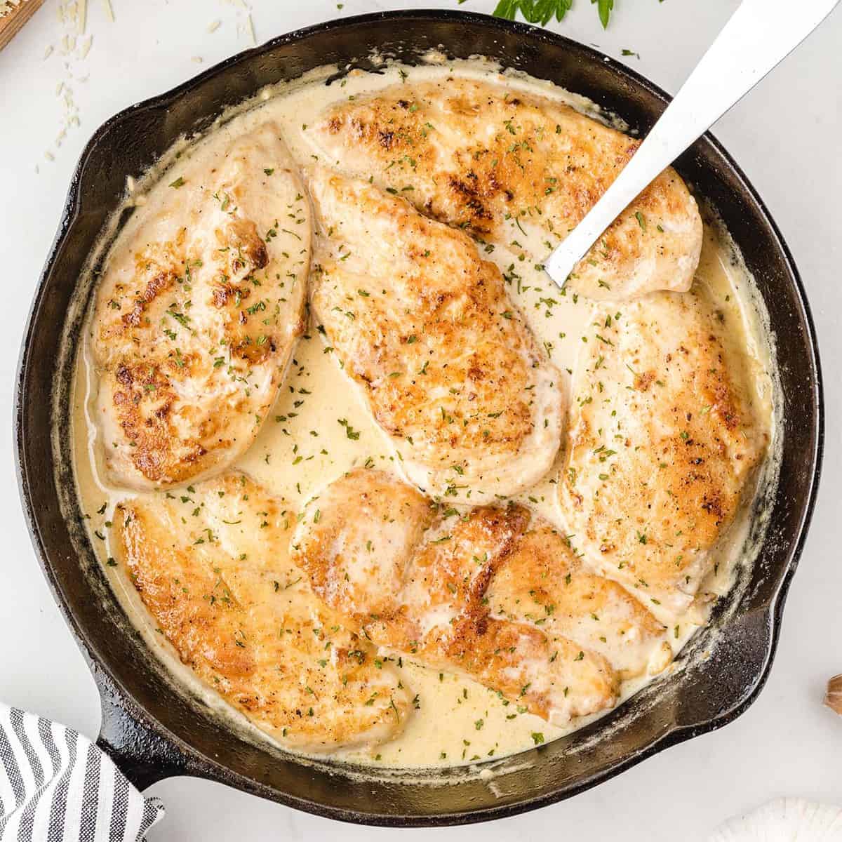 Creamy Garlic Parmesan Chicken Skillet