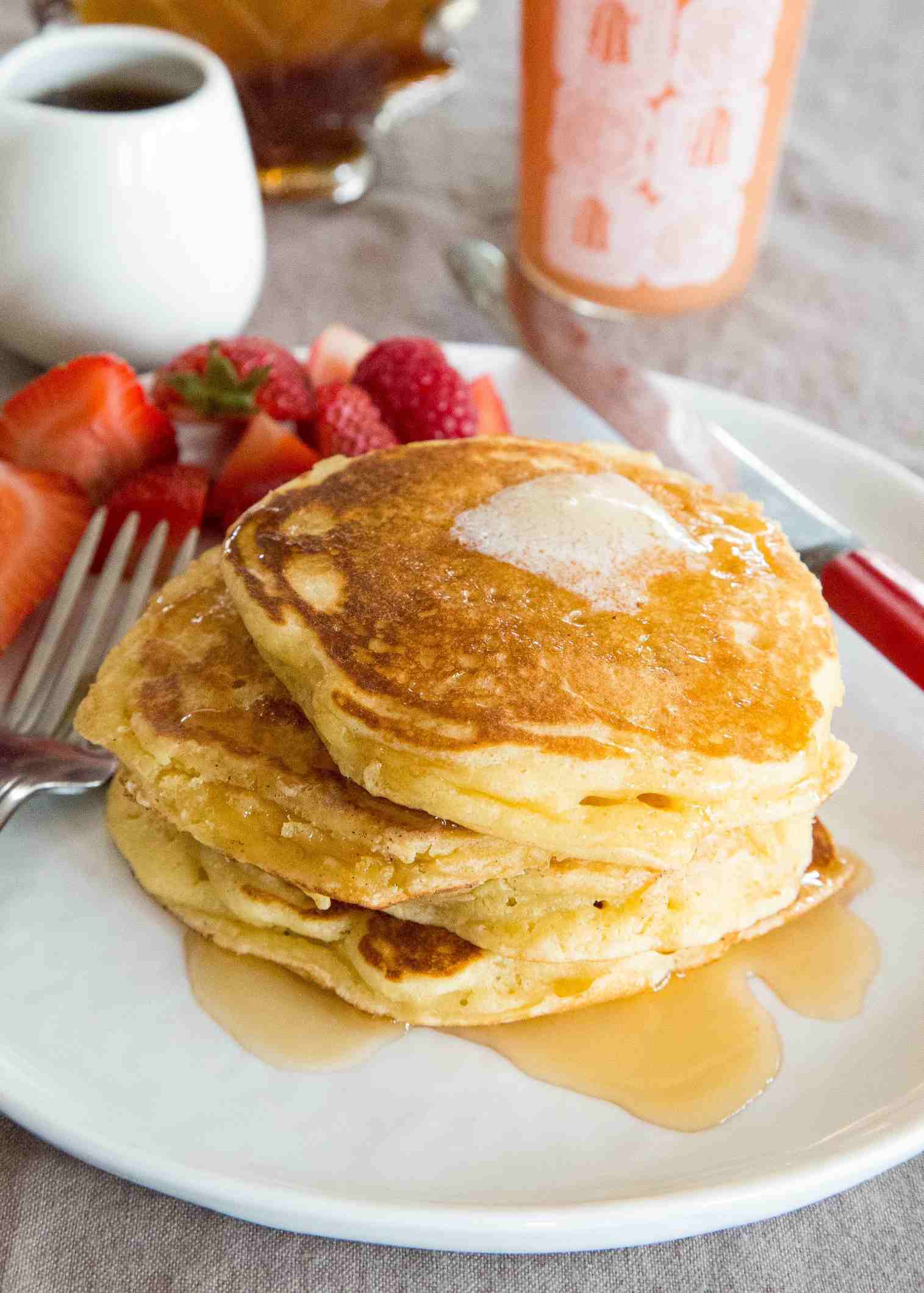 Classic Buttermilk Pancakes (Fluffy Diner Style)