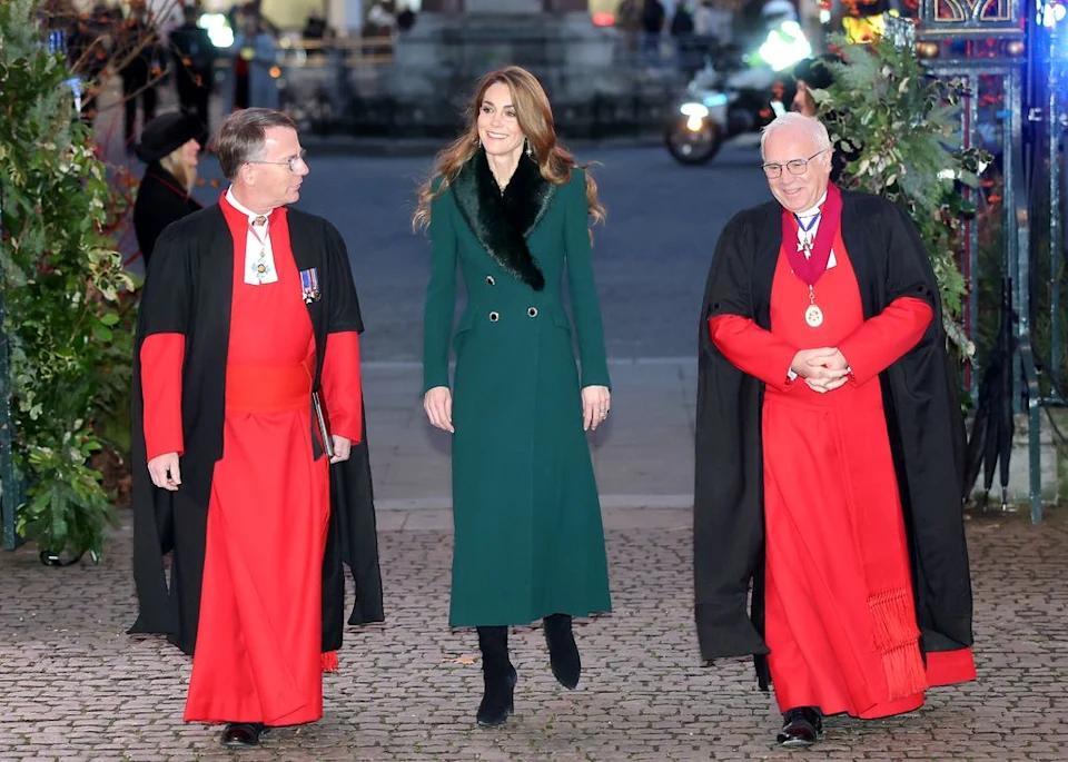 Kate’s Recycled Christmas Look Sparks Debate 🎄