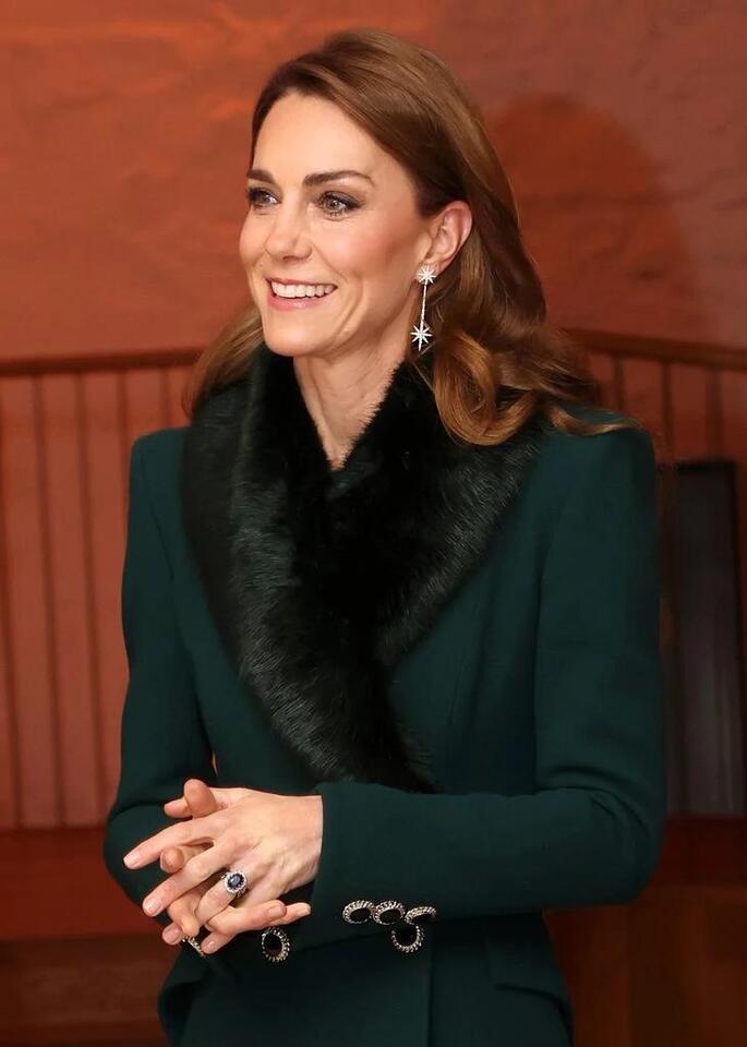Kate’s Recycled Christmas Look Sparks Debate 🎄