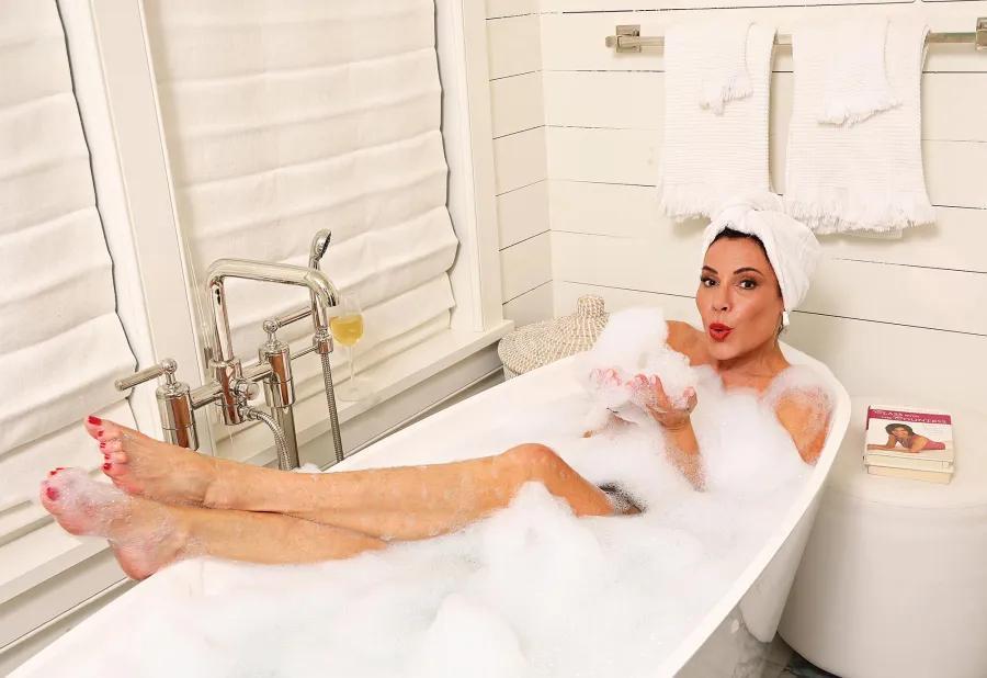 Luann’s Cabaret 💃 Outsells RHONY Drama