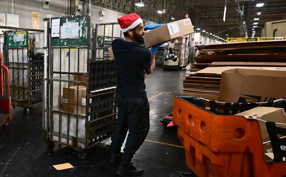 Last-Minute Christmas Gifts? Retailers Got You