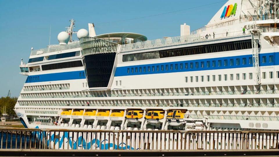Cruise Ship Norovirus Outbreak Drama