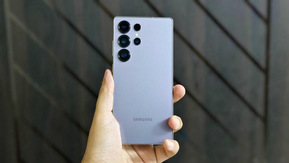 Which Android Flagship Wins in 2025?