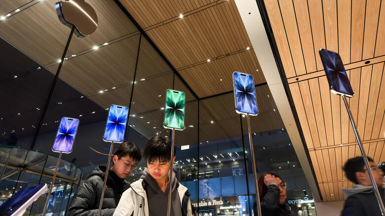 Why Is the Base iPhone 17 Outselling Pro Max?