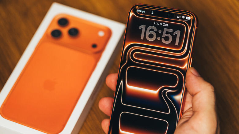 Why Is the Base iPhone 17 Outselling Pro Max?