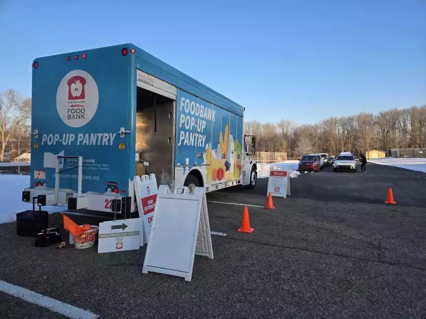 Portage pop-up pantry brings fresh food home