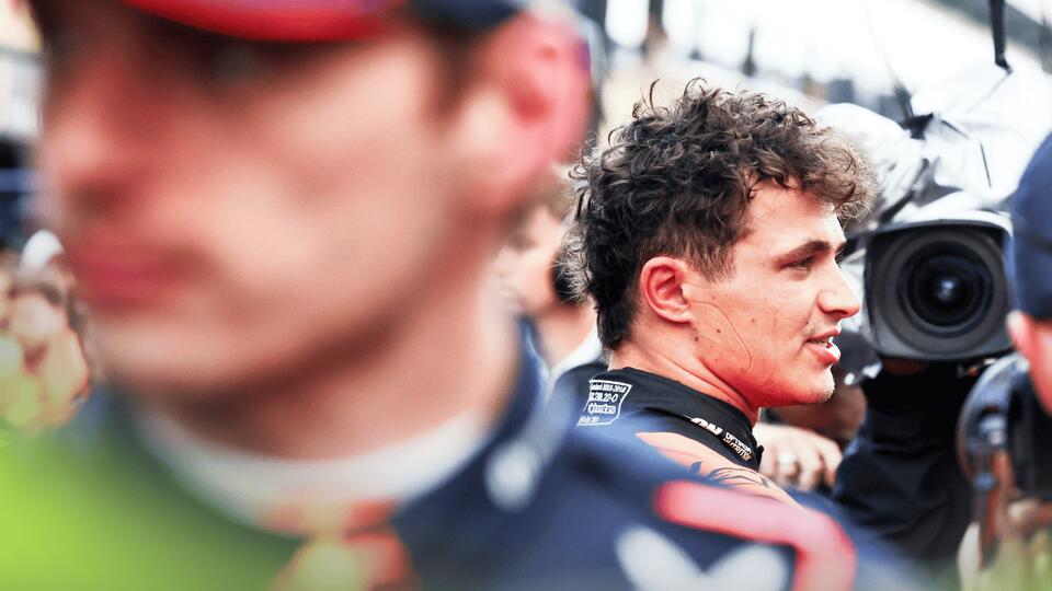 Norris vs Verstappen: Near Miss in Abu Dhabi!