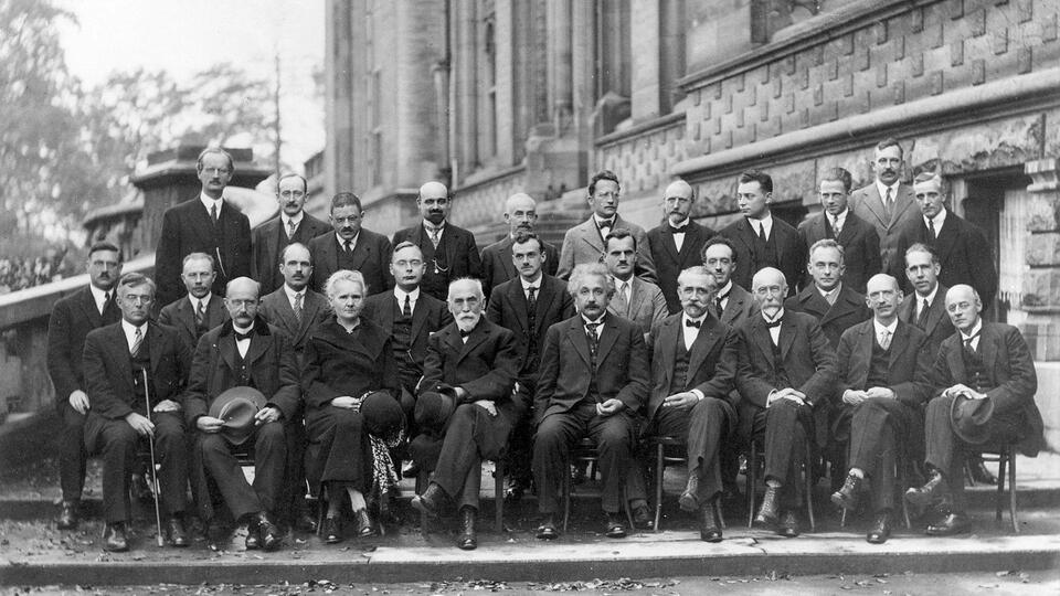 Einstein vs. Bohr: Quantum Drama Settled!