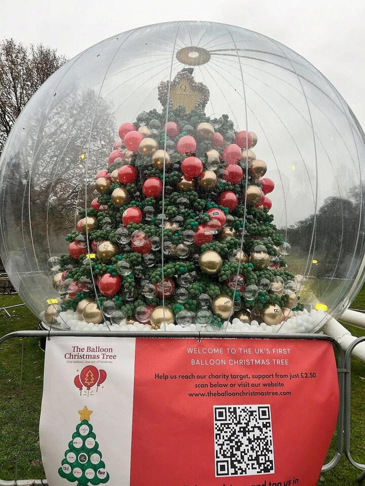 You Have to See This Balloon Christmas Tree