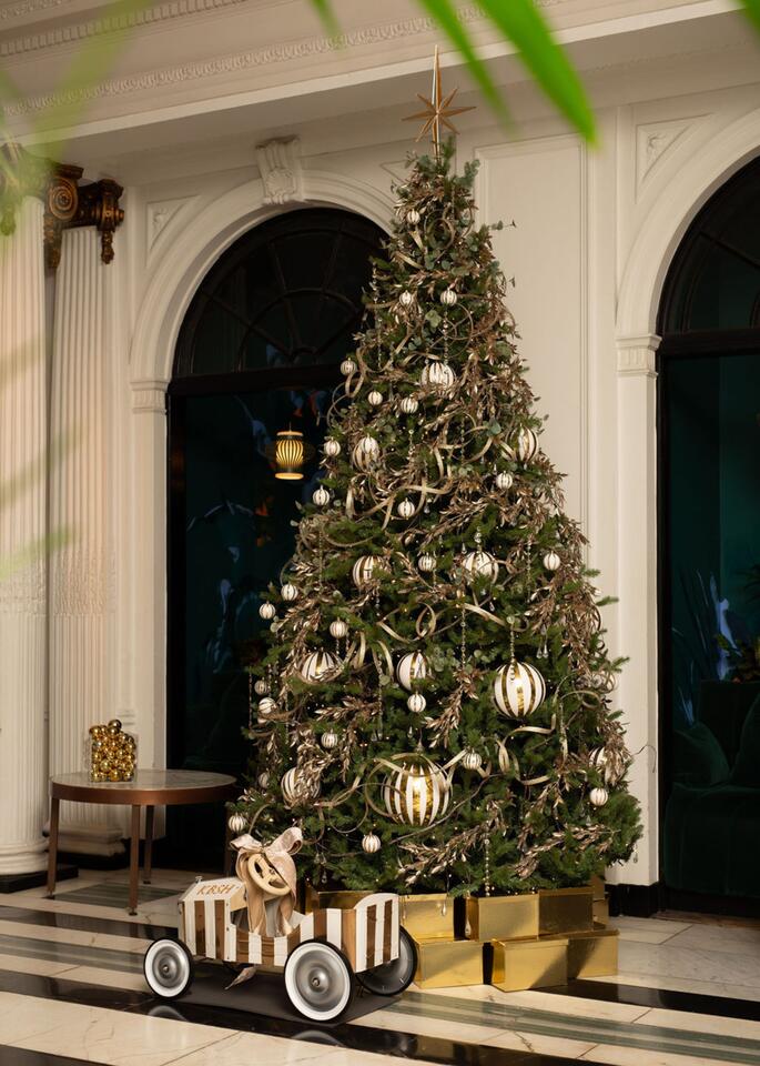 How to Get a 5-Star Christmas Tree Look