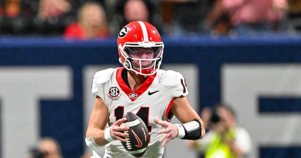 Georgia climbs AP Poll, heads to Playoff