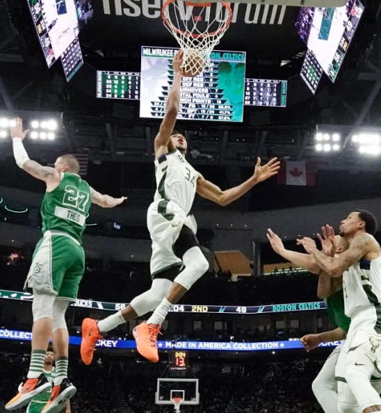 Celtics dominate Lakers as Brown shines