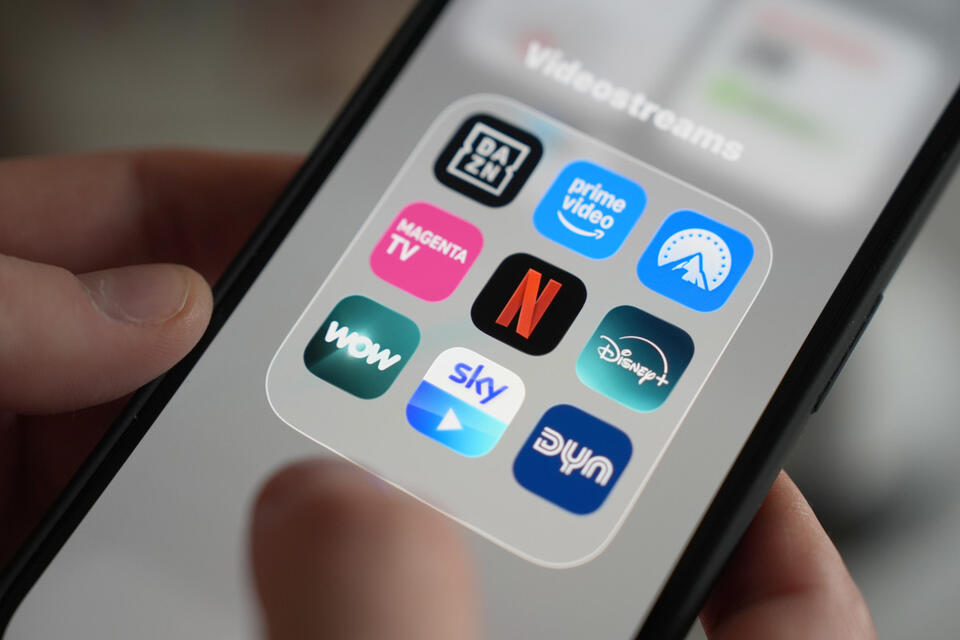 Netflix & Warner Bros: Paramount's Plot Twist