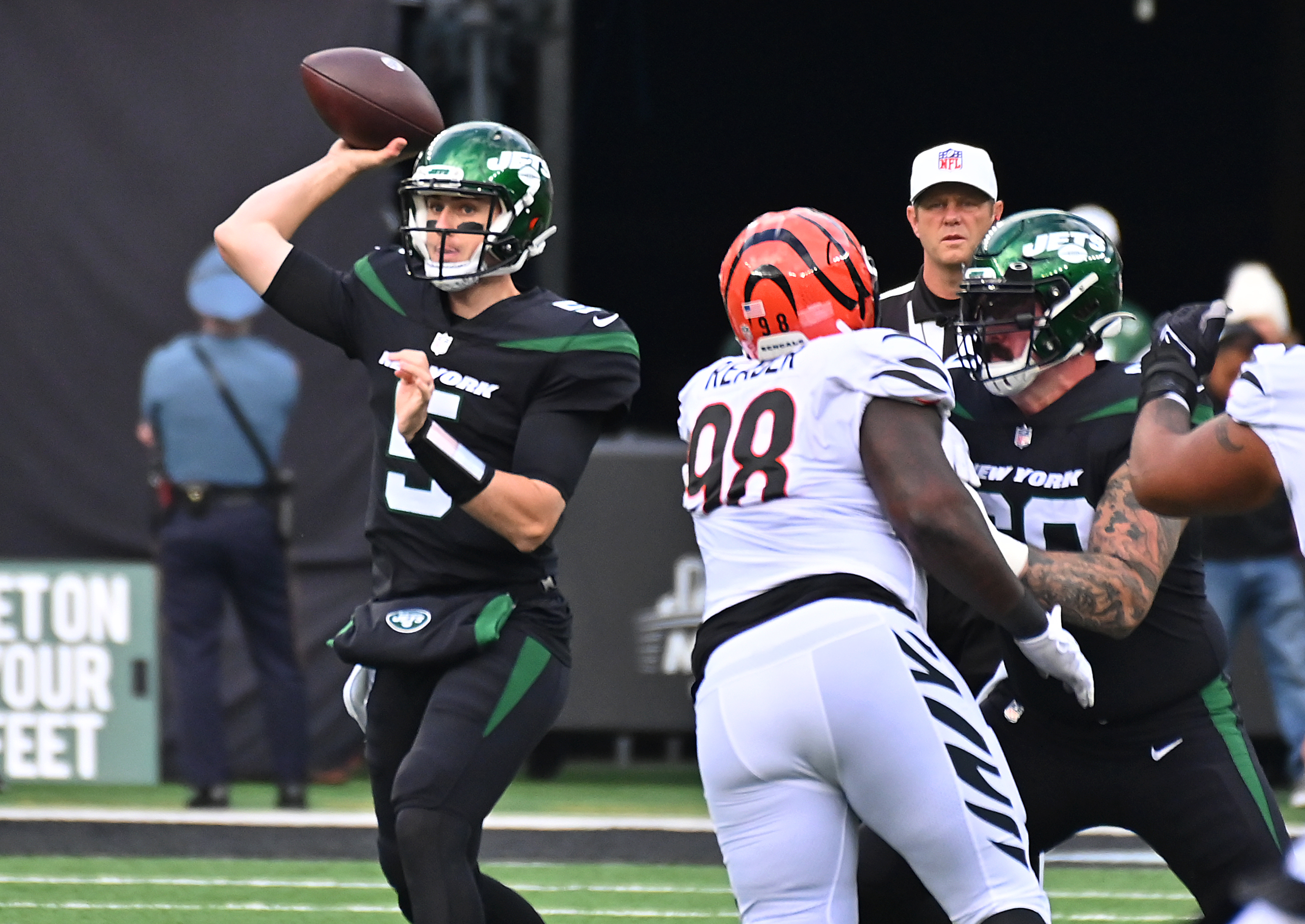 Jets QB carousel strikes again