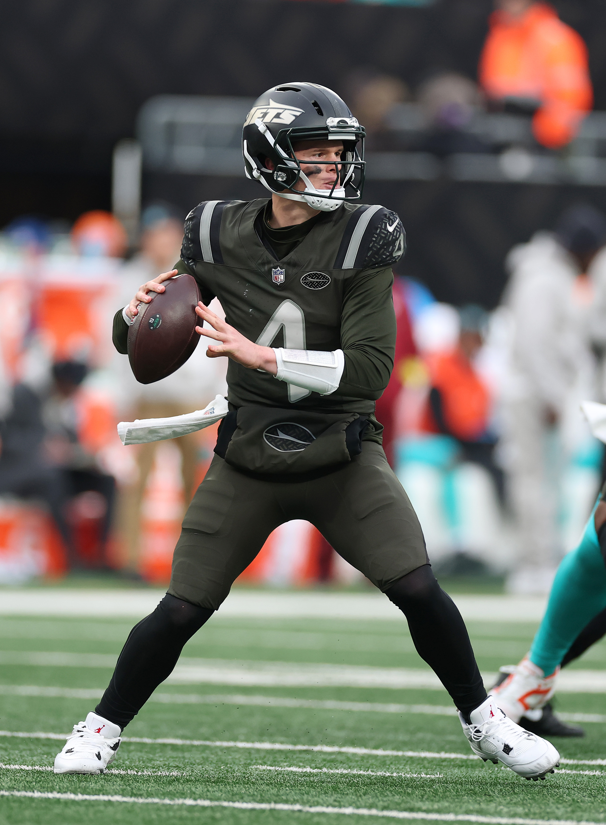 Jets QB room becomes an injury ward again